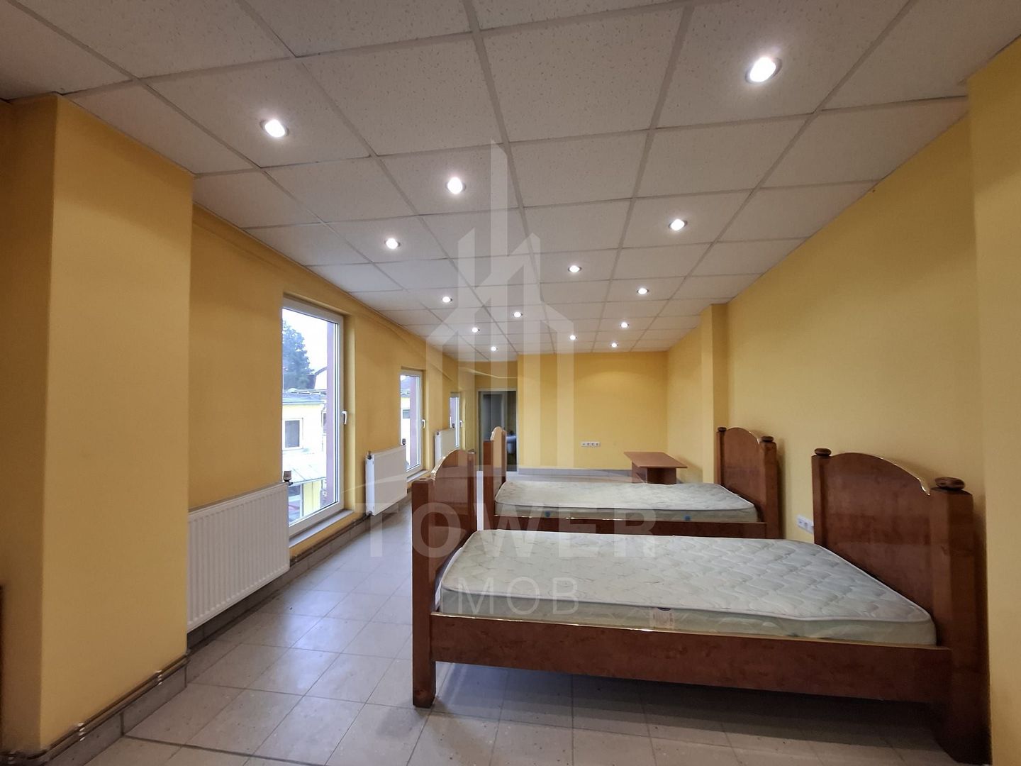 Hală + spații de birouri + apartament - Poză 7