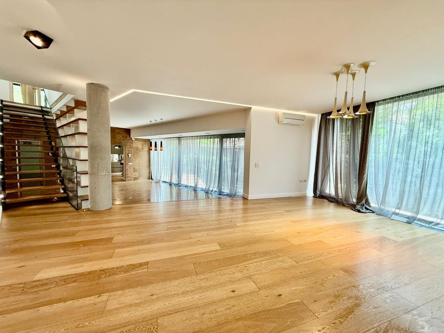 Refined Luxury Residence | Exclusive Villa with Private Spa - Poză 2