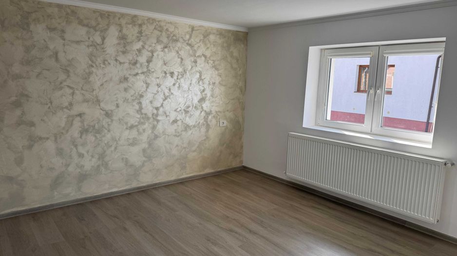 Casa complet renovata, 3 camere, 101 mp utili, pivnita, curte, Sebes - Poză 1