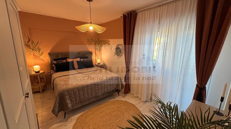 Apartament 4 camere, LUX, Capat CUG- 650 EURO - Poză 1