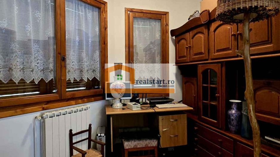 Vedere padure, panouri solare si fotovoltaice, pompa de caldura,  semineu - Poză 22