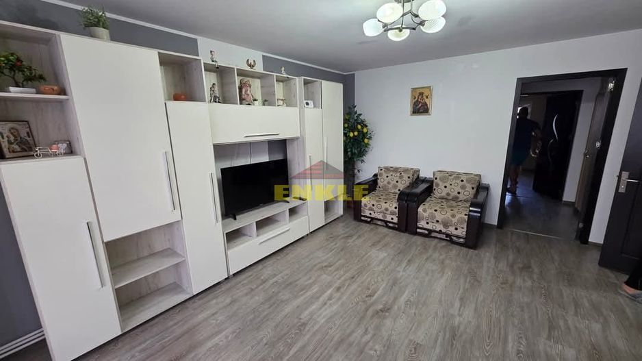 Apartament 3 camere, 81 mp – zona Stejari - Poză 1