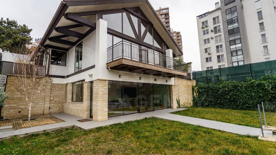 Chirie casa, 5 camere, strada Nicolae Testemiţeanu, Centru - Poză 1