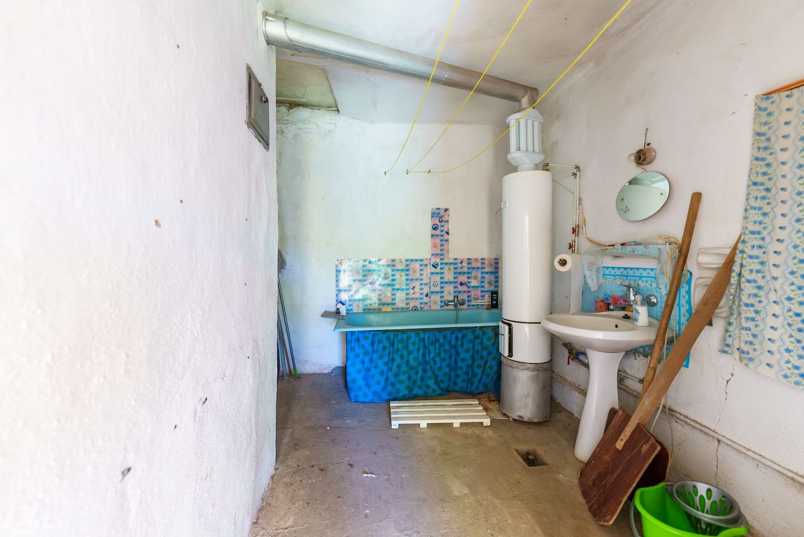 Casă cu potențial în Iratoș - Poză 22