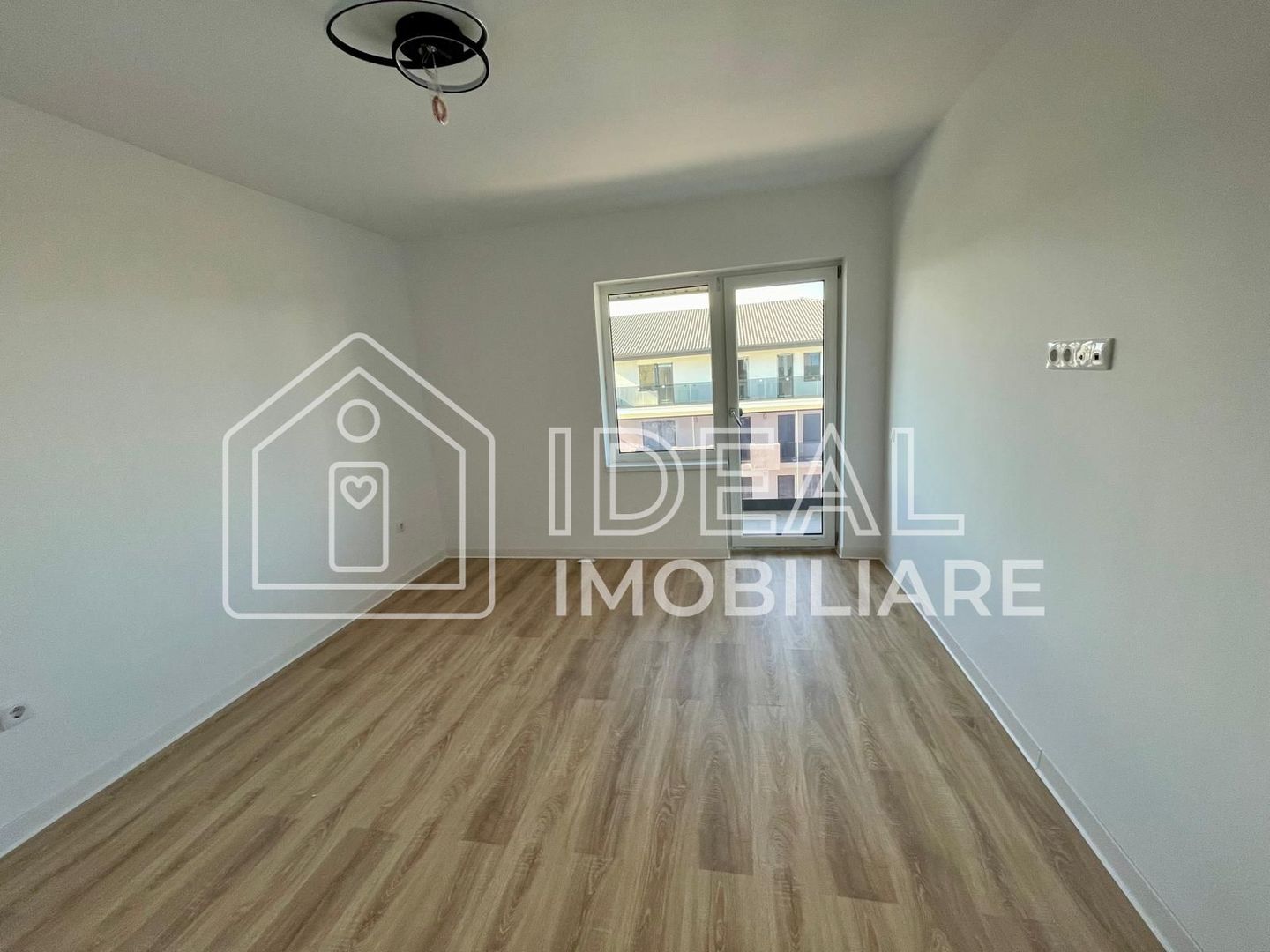 Apartament cu 3 camere de vânzare– Doamna Stanca - Poză 2