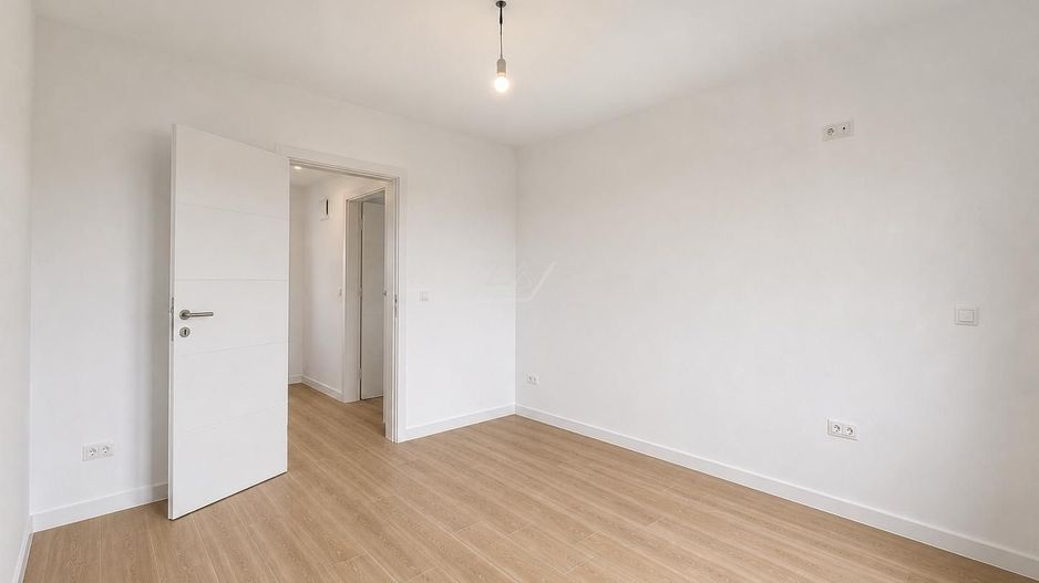 COMISION 0! Duplex finalizat. 5 camere, 3 bai. Panouri fotovoltaice. - Poză 14