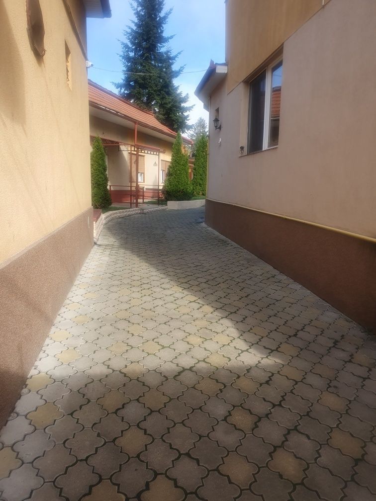 Vând 2 case cu aceasi intrare, Locația Satu Mare - Poză 1