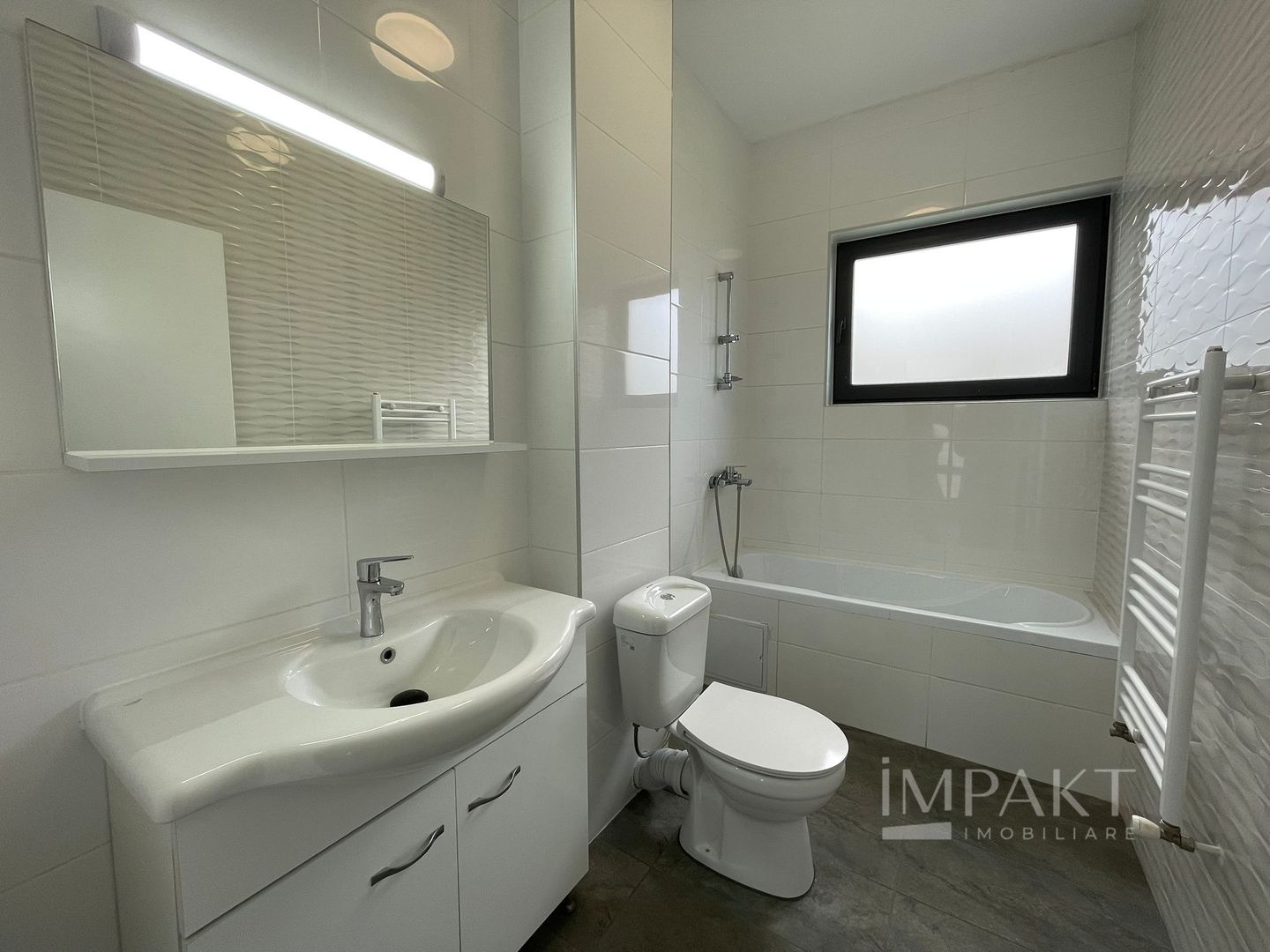 Casă / Vilă cu 4 camere de închiriat - Dezmir - Poză 6