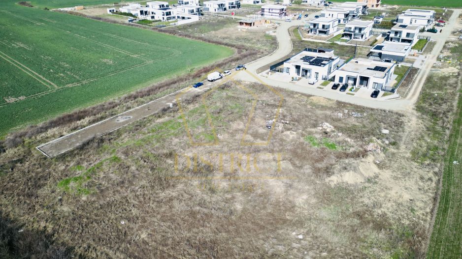 Teren pretabil pentru spatii agrement 3738 mp | Covaci - Poză 2