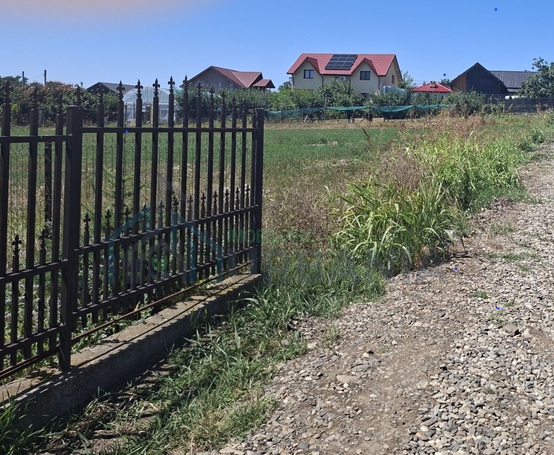 Teren intravilan de 1800 mp în Iași, zona Lețcani - Poză 1