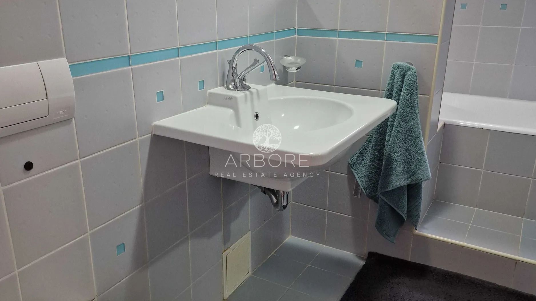 Apartament spațios cu 4 camere în zona Decebal - Poză 8