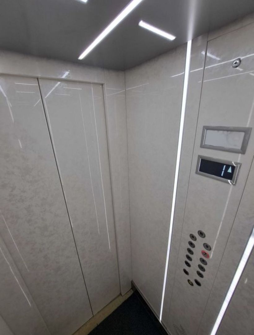 Vand apartament 2 camere - Poză 2