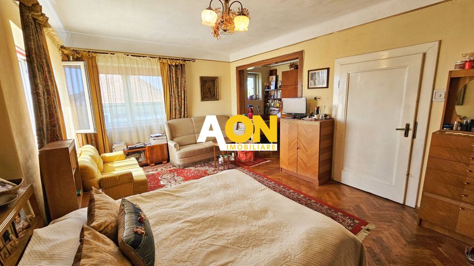 Casa situata in imediata apropiere a Cetatii - Poză 11