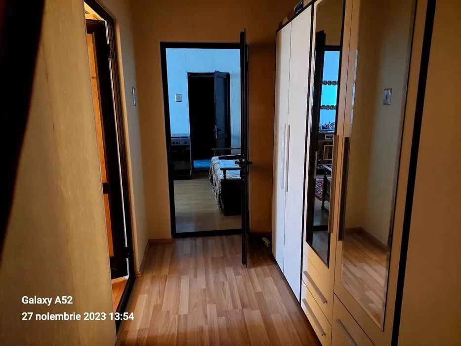 Apartament 3 camere, Micro 16 - Poză 1