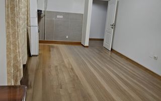 Garsonieră 42 mp de închiriat – zonă ultracentrală Târgu Jiu, ideală birou - Poză 3