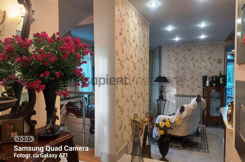 Casa lux cu 5 camere in Rontau - Poză 4