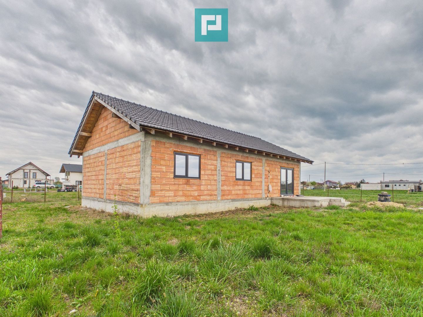 Casa nouă la roșu în Zimandcuz - Poză 3