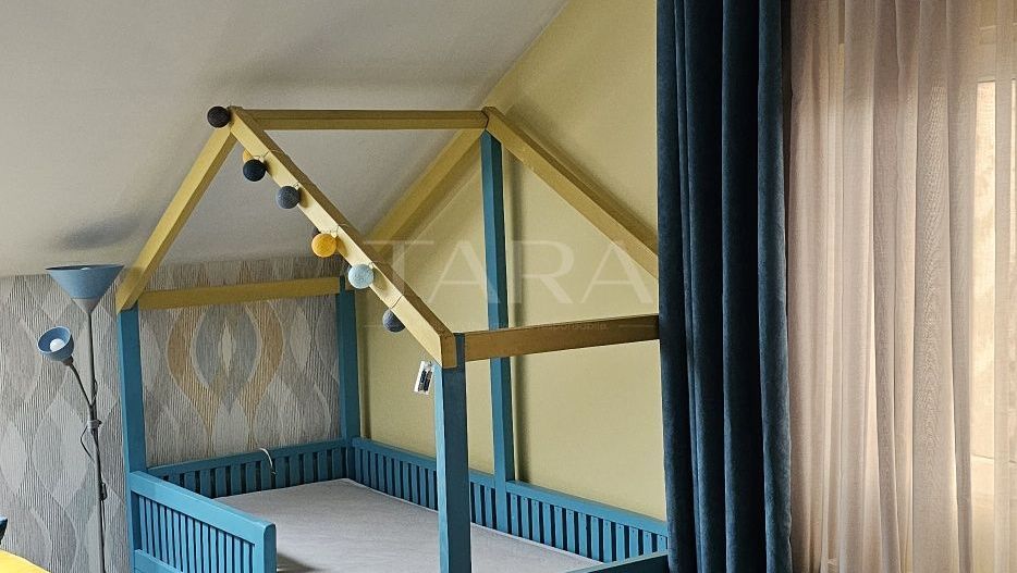 Apartament cu 2 camere la mansardă,  în Zorilor - Poză 1