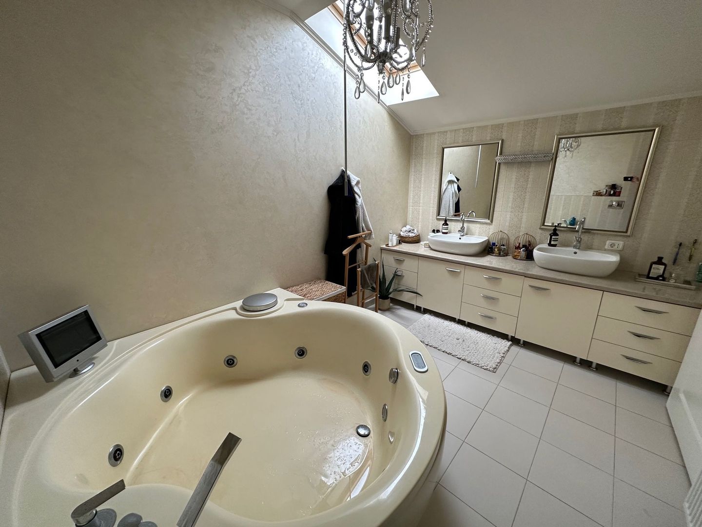 Casa la artera pretabilă Clinica medicala / birouri - Poză 18