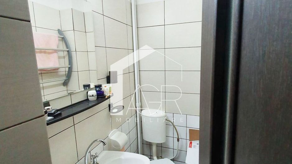Apartament cu 3 camere, decomandat, zona Vest - Poză 13