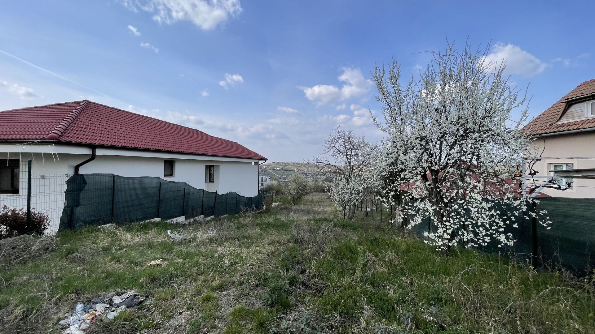 TEREN INTRAVILAN 1080MP STR.RASPANTIILOR / COLINELOR - Poză 1