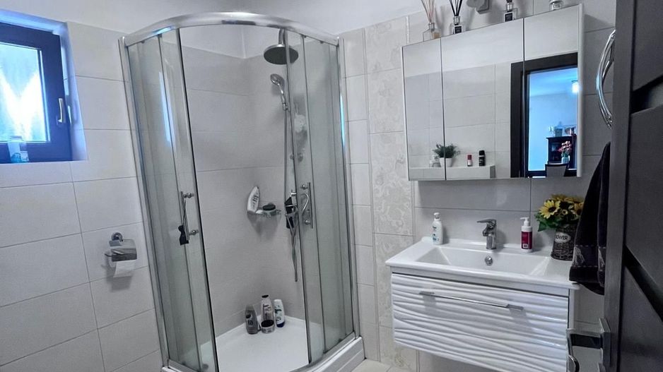 Casa  nouă de vanzare cu garaj,  în zona Micesti - Poză 5