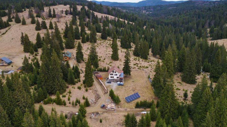 Vilă cu 10 camere P+2E+M 400 M² utili 2800 M² Teren Comandau - Poză 21
