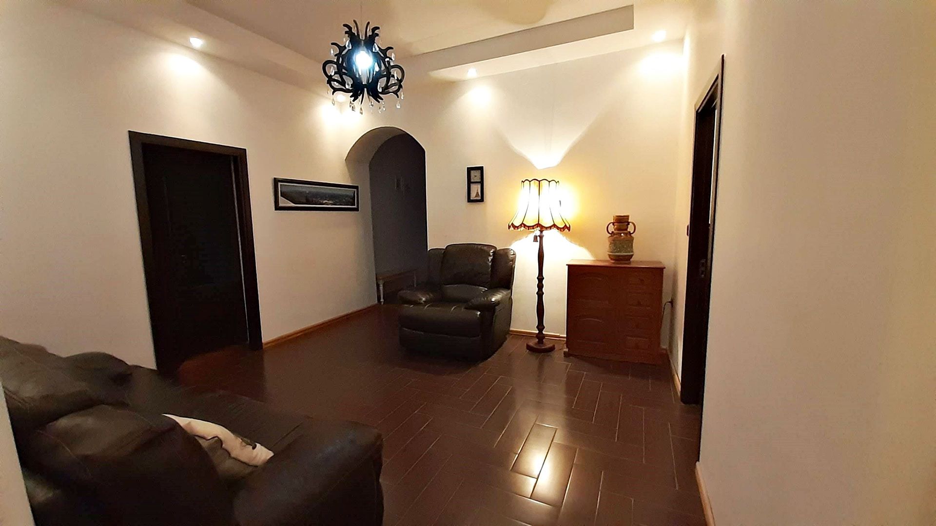 Apartament  deosebit-Piata Unirii,  apartament in casa  4 camere, 2 bai. - Poză 2