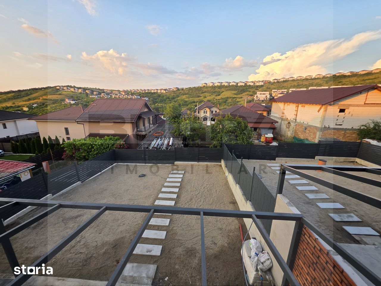 Casa cuplata semifinisata, 5 camere, 240mp, zona Dezmir - Poză 7