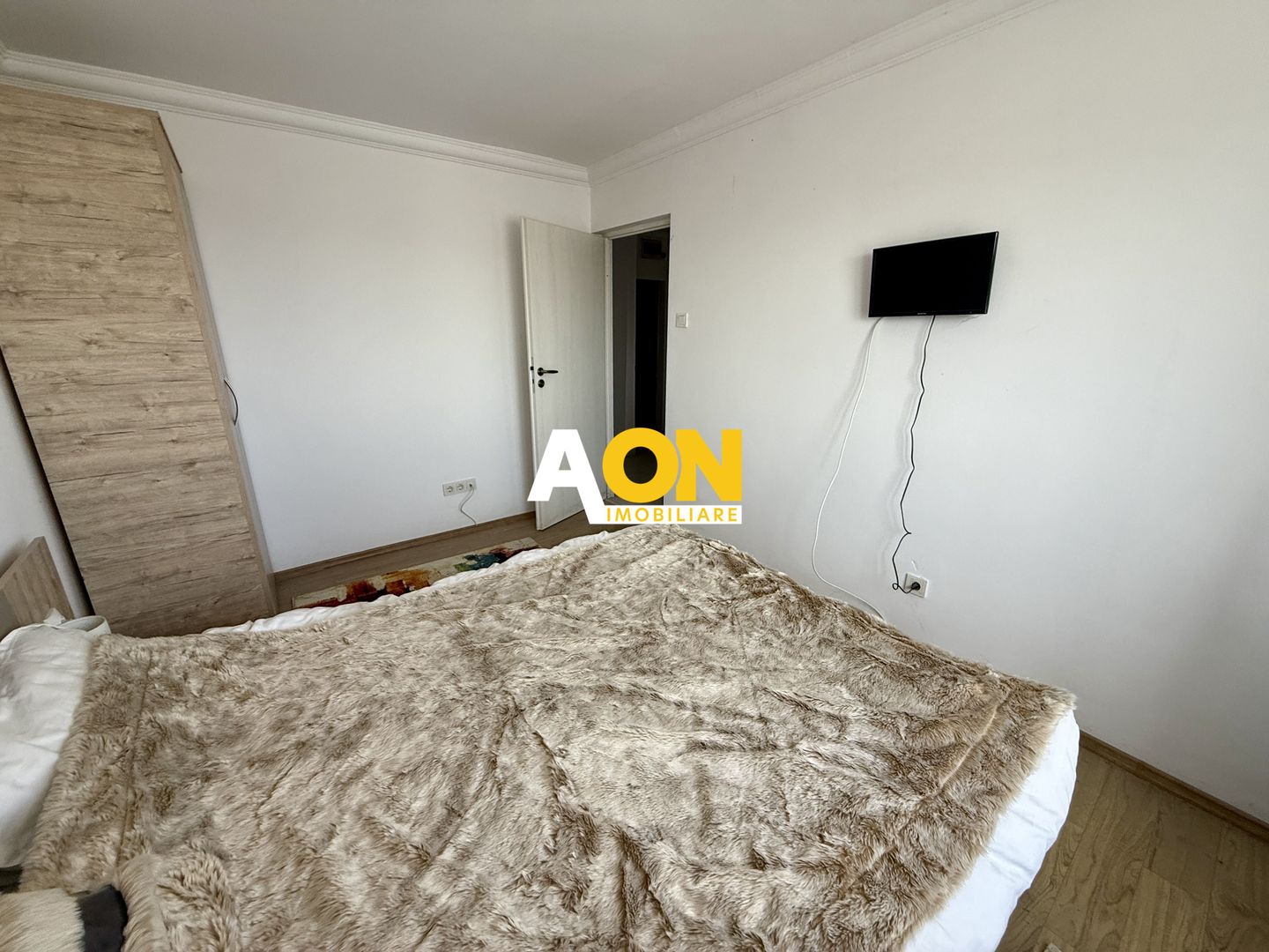 De vanzare apartament 2 camere, vedere superba Cetatea Alba Carolina - Poză 4