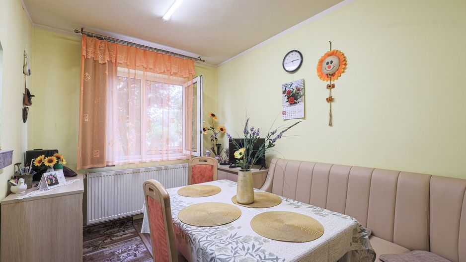 Apartament, la etajul 1, cu balcon spre zona verde, malul Muresului - Poză 4