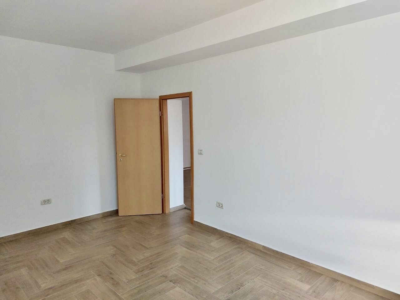 Birou 122 mp – parter, renovat, parcare inclusă - Poză 6