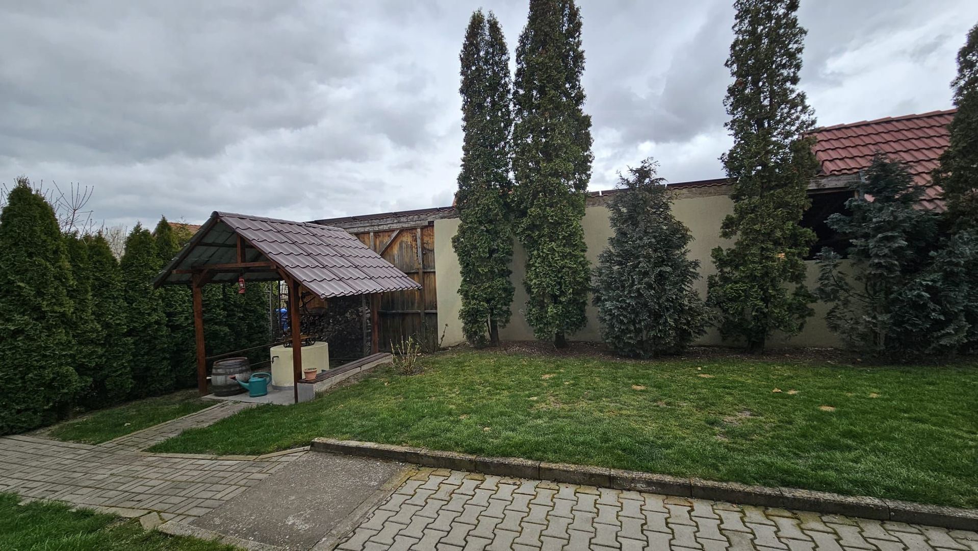 Casa 5 camere 3 bai garaj inchis si teren 700 mp utili in Lazaret - Poză 17