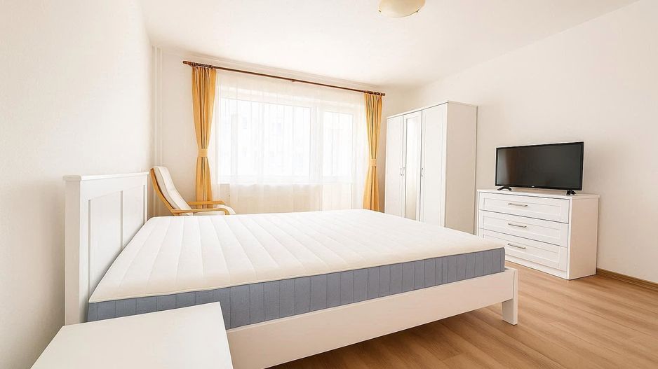 Inchiriez garsoniera vis a vis de Athenee Palace nou renovata - Poză 1