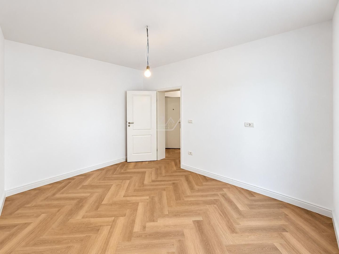 Finalizat. Decomandat. Loc de parcare. Spatiu depozitare pod. - Poză 6