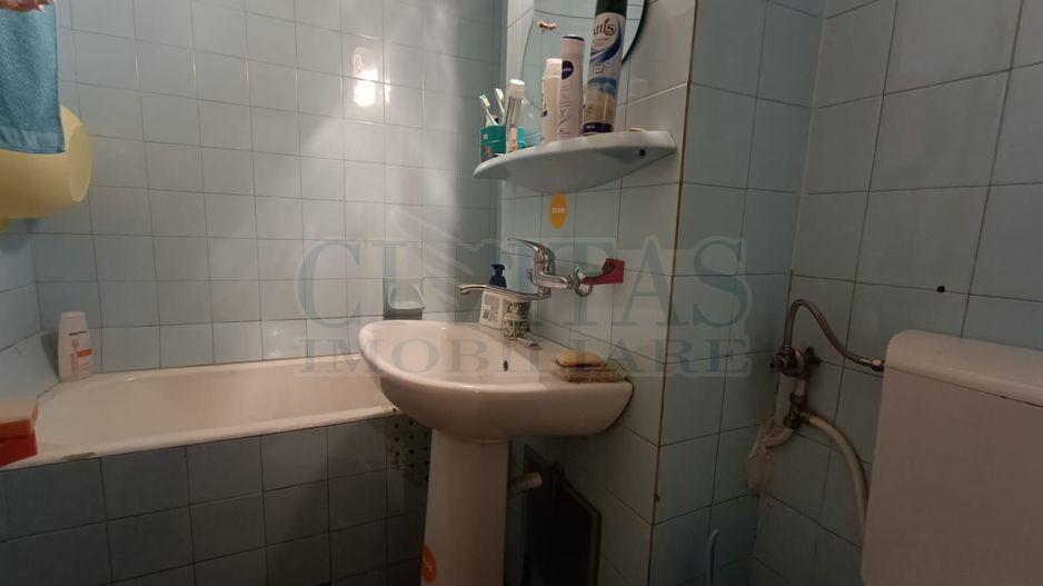 Vanzare 2 camere, decomandat, aproape de BIG, 2 balcoane - Poză 4