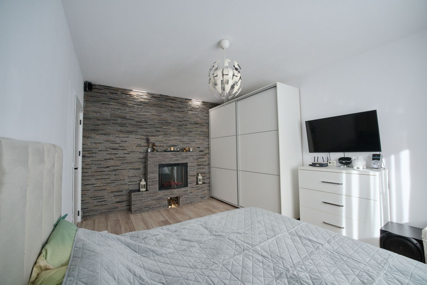 Apartament cu 2 camere, decomandat - Poză 9