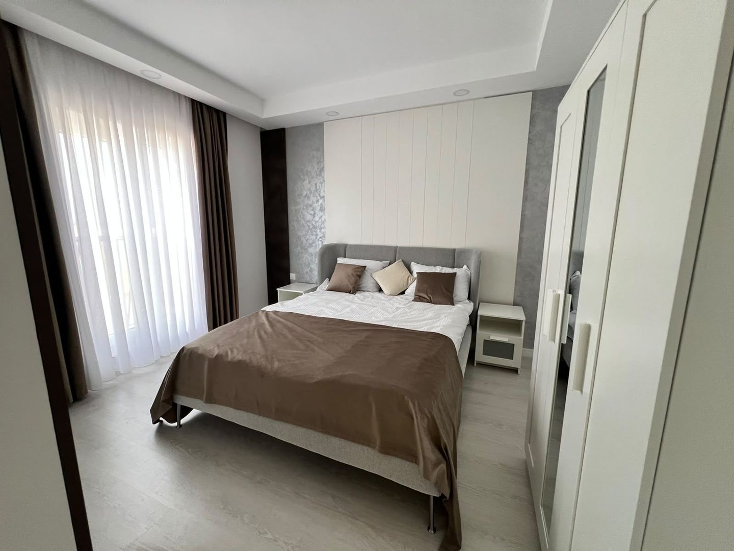 Apartament cu 3 camere de inchiriat in Cosmopolis - Poză 6