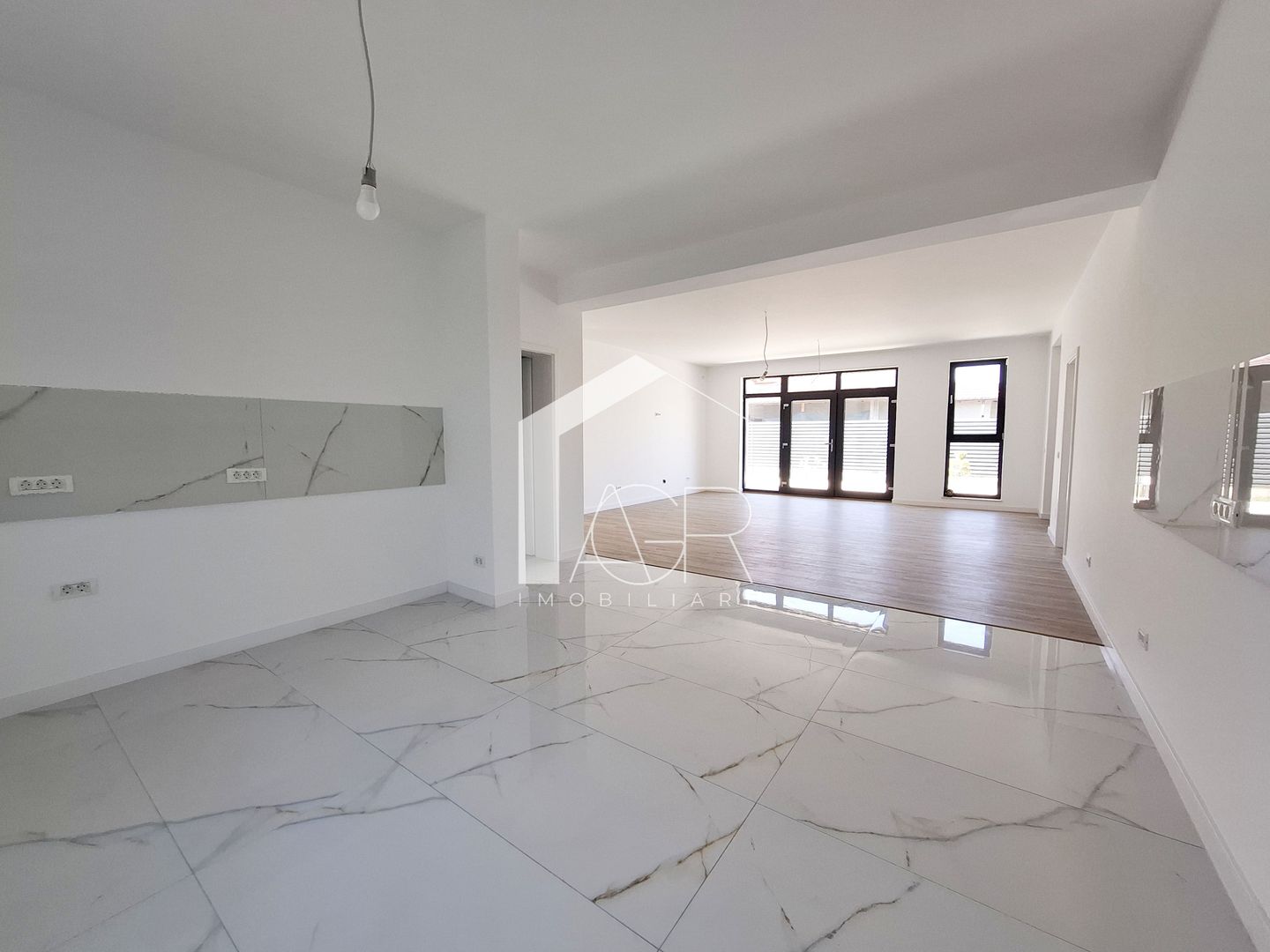 Casa cu 4 camere de vanzare, Bucov, Mica Roma - Poză 7