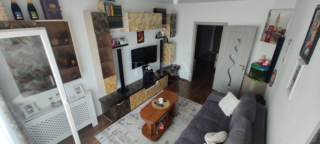 Apartament decomandat 2 camere in Sannicoara - Poză 1