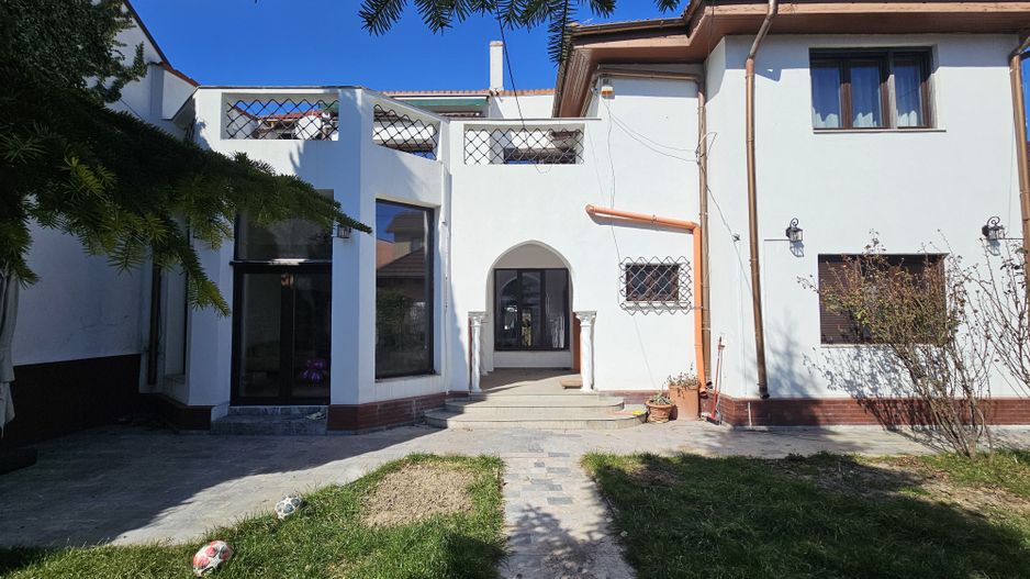 Vilă cu 7 camere în Faleză Nord – acces din 2 străzi/parcare în curte - Poză 1