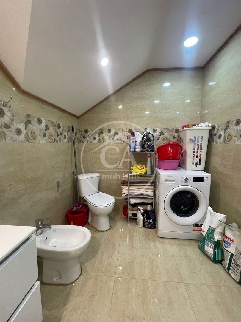 Casă de vânzare cu 4 camere în Cartierul Tineretului, Oradea - Poză 18