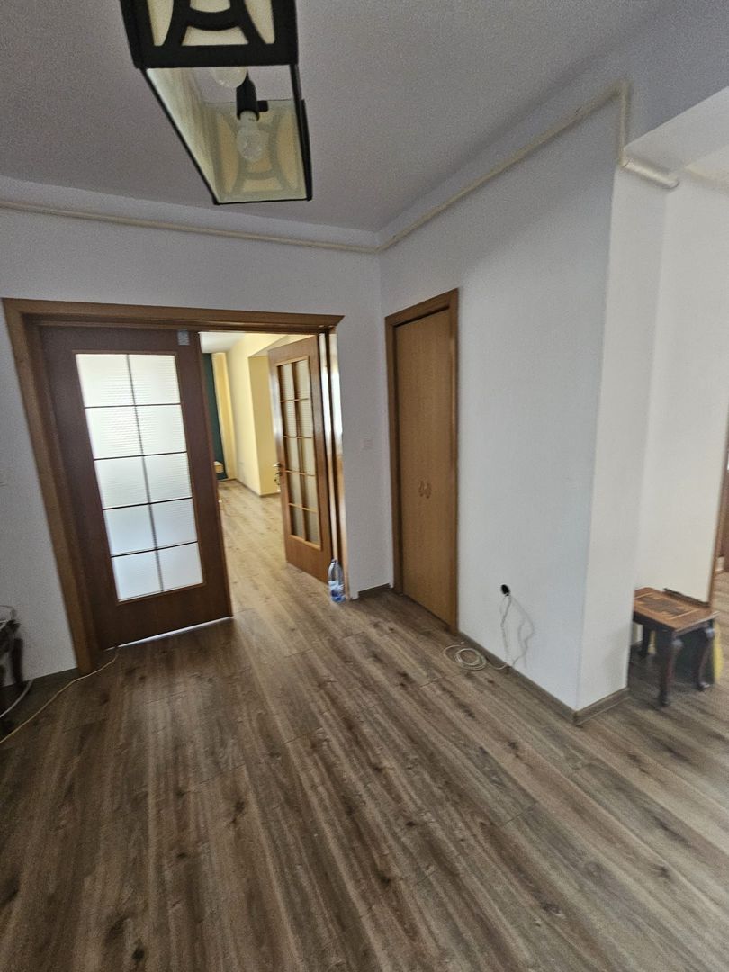 Inchiriere apartament spatios, bloc nou, garaj, Craiovei - Poză 9