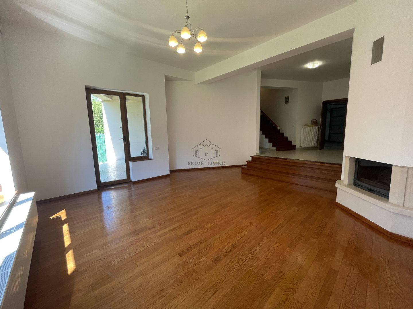 VILA CU 5 DORMITOARE IN COMPLEX REZIDENTIAL - Poză 2