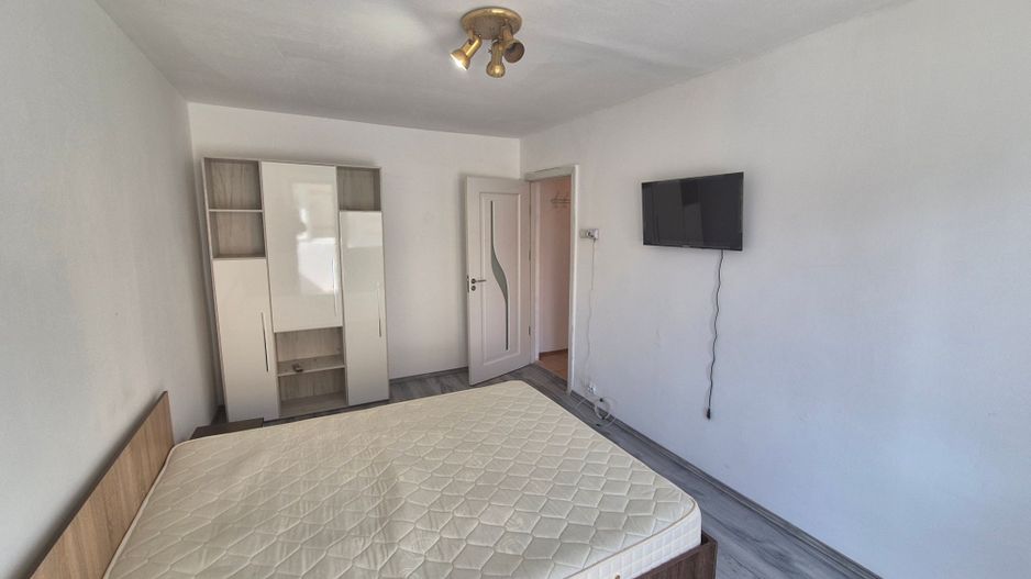 Închiriez apartament 1 camera etajul.1 - Poză 1