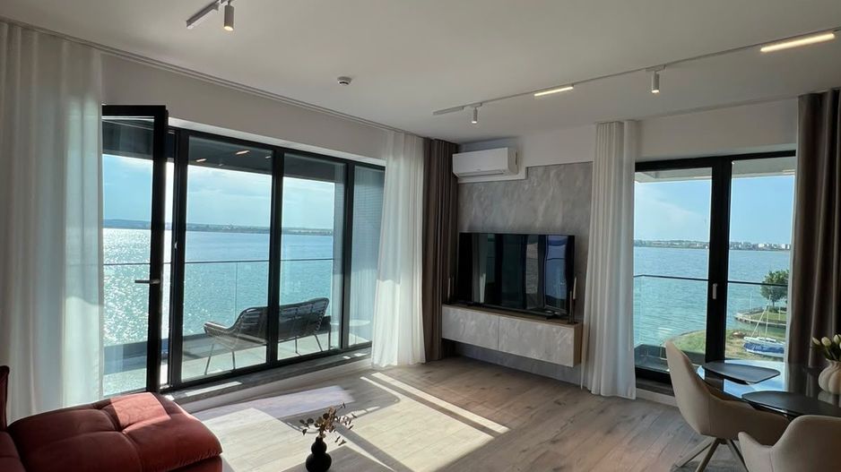 Apartament 2 camere Mamaia | Vedere frontală la lac | mobilat modern - Poză 1