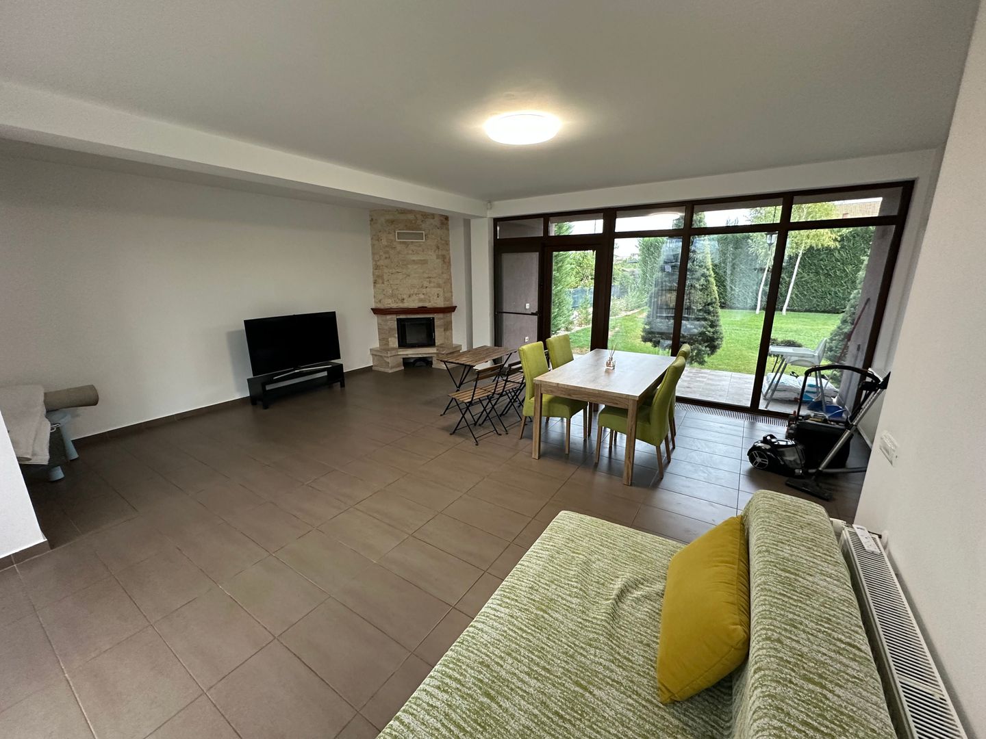 Casă / Vilă cu 4 camere de închiriat în zona Aradului - Poză 5