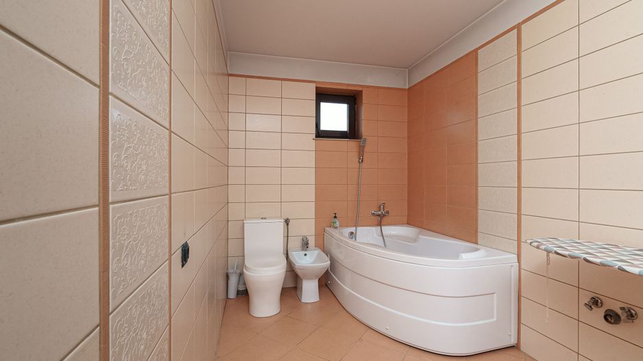 RAHOVA Salaj Vila 2007 S+P+1+M calitate superioara 370 mp - Poză 23