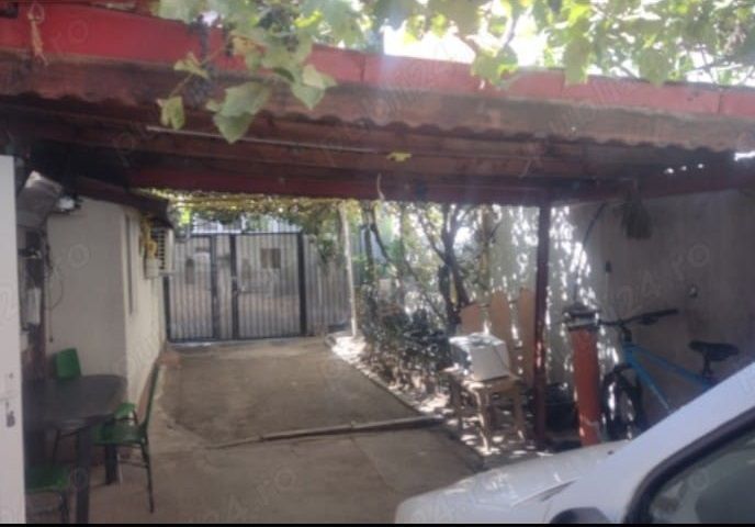 Casa la curte, intre statia de metrou Dristor si parcul IOR, negociabil - Poză 1