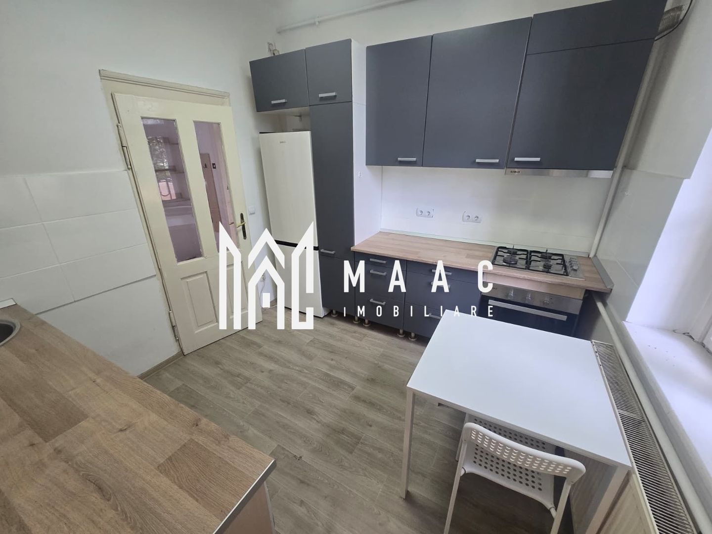 Apartament la casa cu 3 camere si curte Strada Bucegi - Poză 11